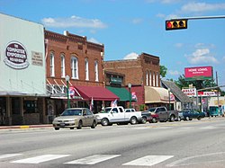 Mineola street scene 1